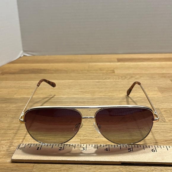 QUAY High Key Gold Tone Frame Brown Fade Polarized Lenses Aviator Sunglasses main image 5